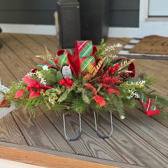 Versatile Red and Green Holiday Decor - Picture 10 of 10